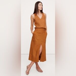 Banana Republic linen midi skirt. Size 2. Worn ONCE! Pristine condition!